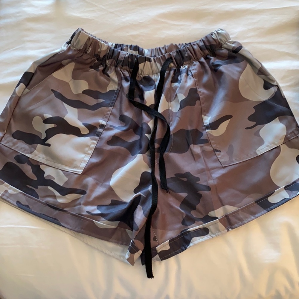 Size large, waterproof Camo shorts